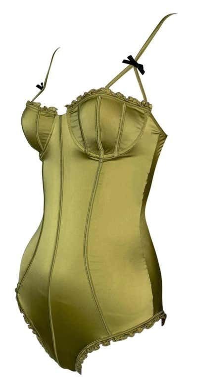 Moda Academia, Gucci By Tom Ford, Lingerie Inspiration, Gucci Outfits, Cute Lingerie, Bodysuit Top, Pretty Lingerie, Vintage Lingerie, Green Satin