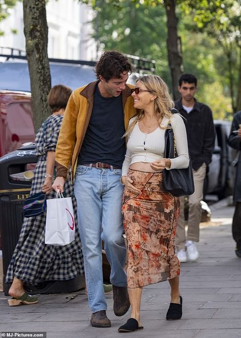 Sienna Miller was spotted for the first time with her partner Ollie Green since announcing their pregnancy last month Sienna Miller Pregnant 2023, Sienna Miller Pregnant, Emily Miller, Sienna Miller Style, Heavily Pregnant, Notting Hill London, Pregnant Celebrities, Beige Blouse, 16 October