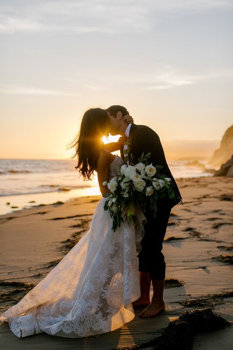 Wedding Pictures Beach, Beach Wedding Pics, Dream Beach Wedding, Wedding Portrait Poses, Winter Elopement, Wedding Picture Poses, Beach Wedding Inspiration, Beach Wedding Photos, Beach Wedding Photography