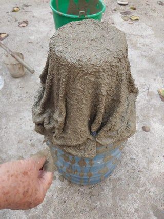 Cement Towel Plantpot : 4 Steps (with Pictures) - Instructables Concrete Edger, Diy Cement Planters, Diy Concrete Planters, Concrete Diy Projects, Cement Art, Burlap Sacks, Old Towels, Cement Planters, Cement Pots