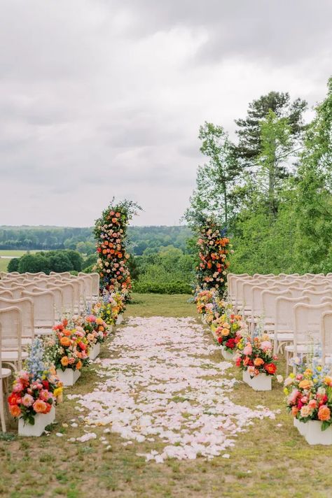 A Spring Wedding in Georgia With a Pastel Color Palette Farmers Market Wedding Flowers, Wedding Theme Pastel Colors, Spring Wedding Alter Ideas, Light Pastel Wedding Colors, Colourful Spring Wedding, Late Summer Garden Wedding, Colourful Pastel Wedding, Spring Wedding Colors Groomsmen, June Garden Wedding