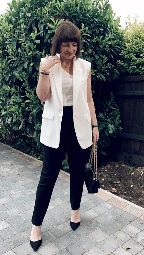 Lizzi | UK Content Creator’s Instagram video: “L A S T N I G H T’S L O O K🤍🖤 Love a monochrome vibe for an evening out, the white sleeveless jacket is a great spring or summer…” White Sleeveless Blazer Outfit, Sleeveless Vest Outfit, Sleeveless Blazer Outfit, White Vest Outfit, Blazer Outfits Casual, Video L, Sleeveless Coat, Navy Wife, Sleeveless Blazer