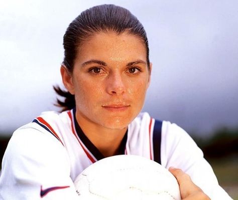 Whether they stuck around to enjoy the state or not, here's 50 of our nation's household names, who took their first breath in Alabama. Some of them may surprise you! Mia Hamm, Alex Morgan Soccer, American Athletes, Soccer Girl Problems, Manchester United Soccer, Barcelona Soccer, Usa Soccer Women, Bleacher Report, Women’s Soccer