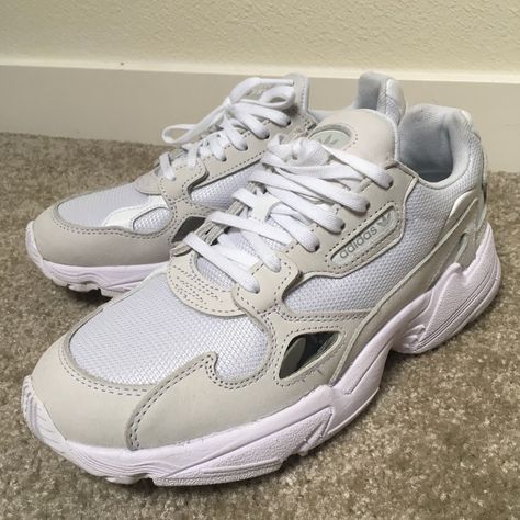 White Adidas Shoes Outfits, Adidas Falcon White, White Adidas Shoes, Adidas White Shoes, Adidas Outfit Shoes, Adidas Falcon, Dirty White, Kicks Shoes, Shoe Ideas