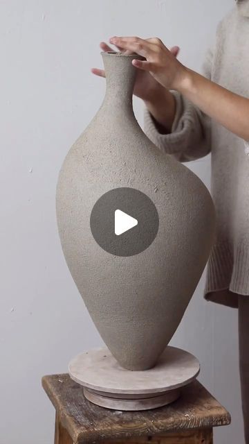 3,366 likes, 12 comments - ceramicsvideos le November 27, 2023: "Beautiful coil pottery vase by @karinasmagulov.a". Ceramics Videos, Vase Making, Ceramic Vases Design, Pottery Tableware, Coil Pottery, Coil Pots, Pottery Form, Pottery Videos, Pottery Handbuilding