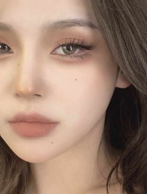 Soft Makeup Look Latina, Makeup Ala Korea, Makeup Asia, Makeup Ulzzang, Membentuk Alis, Asian Makeup Looks, Korean Makeup Look, Soft Makeup Looks, Korean Eye Makeup