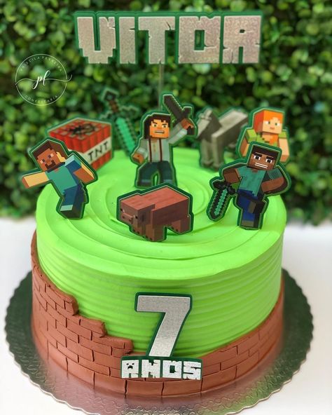 Priscila Ferreira no Instagram: “Ahhh o que dizer deste bolo??🥰 ⠀ Simplesmente maravilhoso e a reação dele ao ver foi mais linda ainda💚🤎 ⠀ Bolo tema #minecraft ⠀ Topo…” Pastel Minecraft, Minecraft Birthday Card, Minecraft Portal, Bolo Minecraft, Cake Bento, Minecraft Birthday Cake, Super Mario Bros Birthday Party, Mario Bros Birthday, Mini Cakes Birthday