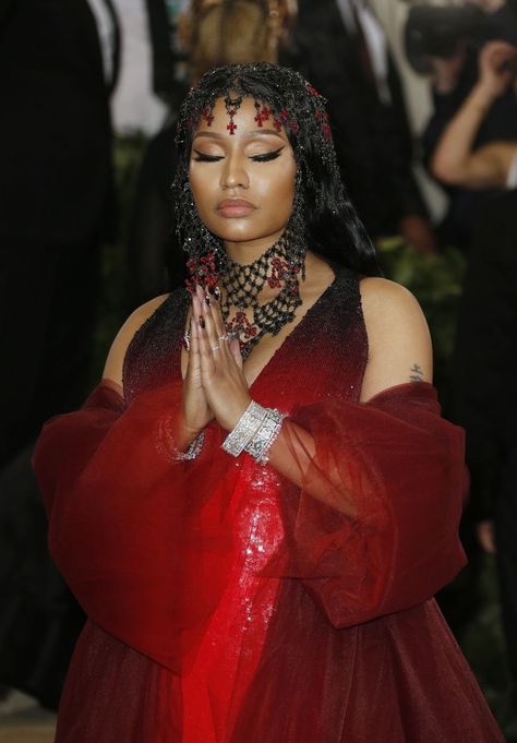 nicki minaj at the met gala 2018. Eminem Memes, New Nicki Minaj, Best Rapper Ever, Nicki Minaj Barbie, Nikki Minaj, Met Gala Outfits, Nicki Minaj Photos, Nicki Minaj Pictures, Black Goddess