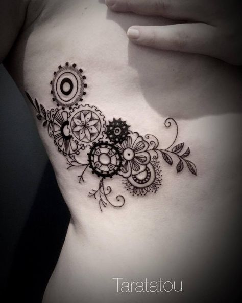 Gear Tattoo Women, Cog Wheel Tattoo, Gears Tattoo Women, Steampunk Tatoos Ideas, Cog Tattoo Gears, Small Gear Tattoo, Simple Steampunk Tattoo, Mechanical Flower Tattoo, Gears And Flowers Tattoo