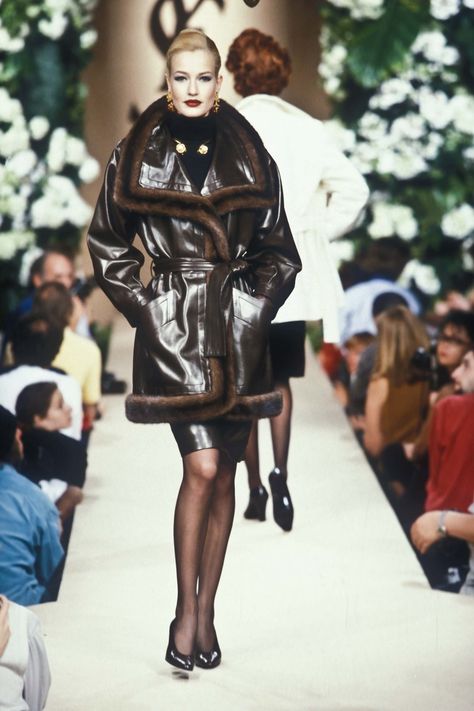 Dior Runway 90s, Saint Laurent Outfit, Ysl Outfit, Ysl Runway, Yves Saint Laurent Designer, Yves Saint Laurent Haute Couture, Saint Laurent Haute Couture, Karen Mulder, Fashion 1990s