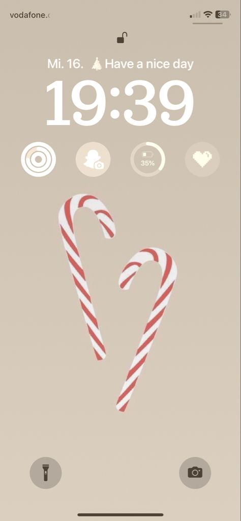 Christmas Wallpaper Ios 16 Lockscreen, Iphone Lockscreen Christmas, Christmas Wallpaper Layout, Preppy Christmas Homescreen, Red And White Christmas Wallpaper, White Christmas Widgets, Ios 16 Christmas, Christmas Phone Ideas, Christmas Ios 16 Wallpaper