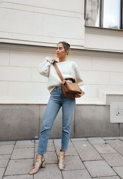 TODAY’S LOOK WITH THE CLASSIC BRACELET Kenza Zouiten, Denim Pullover, Pullover Mode, Boating Outfit, Denim Outfits, Cold Weather Fashion, Winter Mode, Fall Street Style, Fall Winter Fashion