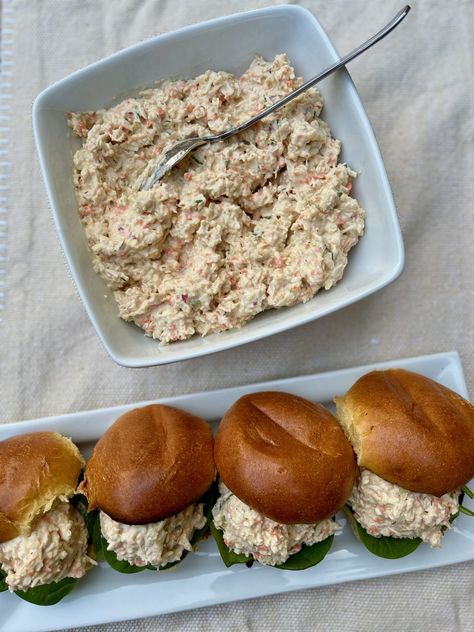 Love to make this flavorful minced chicken salad in my Food Processor! You can totally customize the ingredients and texture to your liking. It's easy to scoop on a salad or in a lettuce wrap Easy Homemade Dog Treats, Classic Chicken Salad, Processor Recipes, Minced Chicken, Quick Protein, Peanut Butter And Banana, Easy Chicken Salad, Peanut Butter Roll, Lettuce Wrap