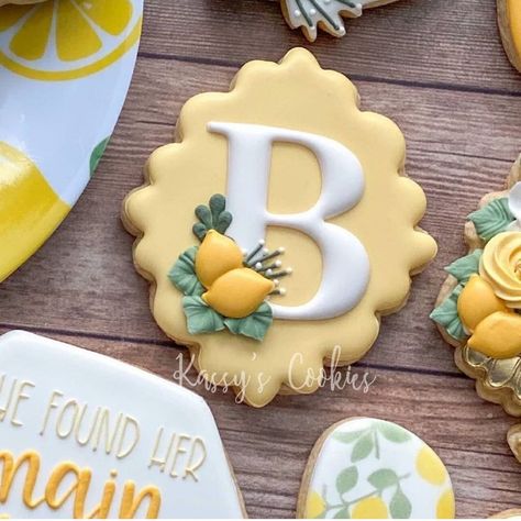 Cookie Recipes Decorating, No Bake Sugar Cookies, Bridal Cookies, Monogram Cookies, Cookie Wedding Favors, Fruit Cookies, Lemon Sugar Cookies, Pretty Cookies, Baby Cookies