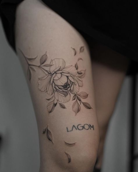 I love it 😍 | Instagram Botanical Spine Tattoo, Poinsettia Tattoo, Illustrated Tattoo, Blackwork Flowers, Aaa Tattoo, Typewriter Tattoo, Flower Leg Tattoos, Plant Tattoos, Ireland Tattoo