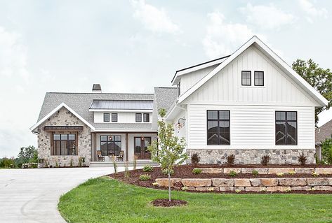 Instant Classic. This beautiful home combines White Board & Batten and RigidStack lap siding for the perfect modern farmhouse look. Diamond Kote Siding, Board And Batten Exterior, White Siding, Exterior House Colors Combinations, Vertical Siding, Siding Colors, Stone Siding, Modern Farmhouse Exterior, House Siding