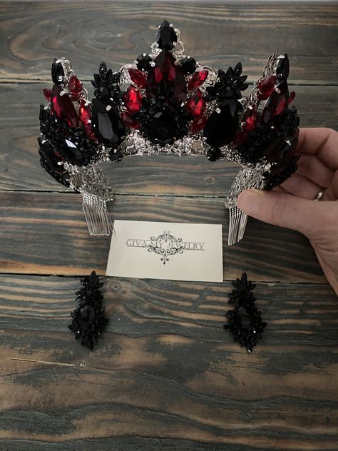 Red And Silver Crown, Red And Black Tiara, Black And Red Crown, Sweet 16 Crowns, Crown And Tiara, Bayreuth Germany, Simple Halloween Decor, Dark Wedding Theme, Crystal Crown Tiaras