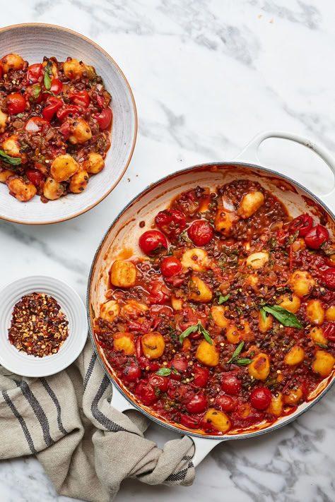 Hearty, flavourful and simple to make, this rich gnocchi bake is packed with goodness and easy on the washing-up. A perfect weeknight dish to satisfy everyone and any leftovers can be reheated for a quick lunch the next day. Tomato Gnocchi, Creamy Gnocchi, Gnocchi Bake, Gnocchi Dishes, Ways To Feel Better, Casserole Dish Set, Baked Gnocchi, Deliciously Ella, Baked Tomatoes