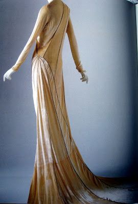 Art Deco Wedding Dress, Deco Wedding Dress, Style Année 20, Madeleine Vionnet, Silk Wedding Dress, 20s Fashion, French Fashion Designers, Art Deco Stil, Vintage Gowns