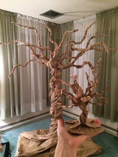 Life size paper bag tree made from 15ft paper bag. Inspired by the popular paper bag fall tree craft. Paper Tree Classroom, Kirigami Patterns, Paper Mache Tree, How To Make Trees, Cardboard Tree, Tree Props, Paper Bag Crafts, 3d Tree, Fake Trees