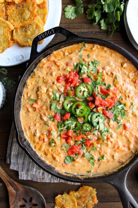 Whole30 Chili Con Queso Dip Chili Con Queso Dip, Plantain Chips Recipe, Con Queso Dip, Whole30 Chili, Vegan Ground Beef, Vegan Beef, Fast Dinner, Fun Dinner, Queso Dip