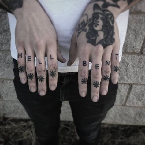 Knuckles Tattoo, Chevron Tattoo, Finger Tattoos Words, Le Tattoo, Tattoo Schrift, Finger Tats, Knuckle Tattoos, Tattoo Zeichnungen, Rosen Tattoo