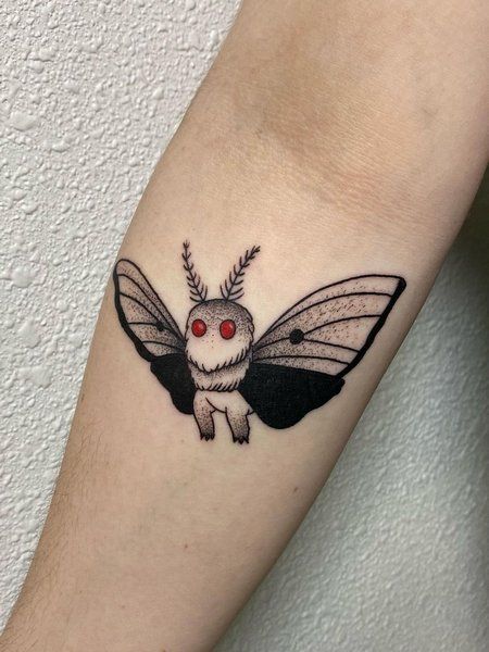 Cute Mothman Tattoo Mothman Tattoo, Cute Halloween Tattoos, Tatuagem Masculina Pequena, Ghost Tattoo, Wicked Tattoos, Scary Tattoos, Handpoke Tattoo, Creepy Tattoos, Moth Tattoo