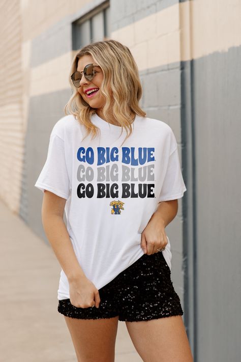 KENTUCKY WILDCATS STAY WAVY OVERSIZED BOYFRIEND TEE College Spirit Wear, School Tshirt Designs, Team Spirit Shirts, Texans Football, Football Graphic Tee, School Spirit Shirts, Go Big Blue, Nebraska Cornhuskers, Crewneck Design