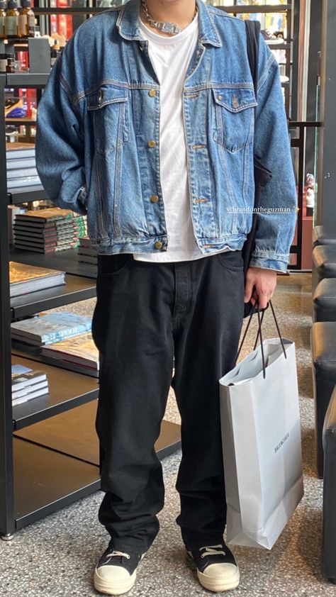 Melbourne Mens Fashion, Guy Cardigan Outfits, Levis Jean Jacket Outfits, Oversized Denim Jacket Outfit Men, Mens Denim Jacket Outfit Street Styles, Jean Jacket Men Outfit, Cardigan Outfit Men Street Styles, Levis Denim Jacket Outfit, Mens Denim Jacket Outfit