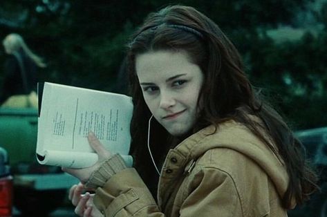 19 Of The Funniest Tweets About "Midnight Sun" That Even Rosalie Would Laugh At Twilight Quiz, Twilight Screencaps, Champagne Coast, Bella Swan Aesthetic, Twilight 2008, Series Quotes, Twilight Photos, Twilight Film, Twilight Pictures