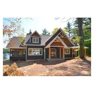 Rustic Cottage Exterior, Lake Cottage House Plans, Small Lake Cottage, Small Lake Houses, Midwest Home, Cottage House Designs, Muskoka Cottage, Lake Houses Exterior, Craftsman Cottage