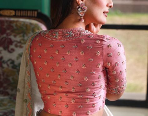 Crop Top Saree Blouse, Crop Top Saree, Sabyasachi Lehengas, Red Saree Blouse, Bridesmaid Lehengas, Pink Blouse Designs, Blouse Crop Top, Hand Embroidery Work, Light Pink Blouses