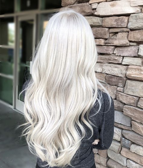 Long Platinum Blonde hair. Long icy blonde hair! Long Platinum Blonde, Beige Blond, Bright Blonde Hair, Platinum Blonde Hair Color, Long White Hair, Icy Blonde Hair, White Blonde Hair, Makeup Tip, Ice Blonde