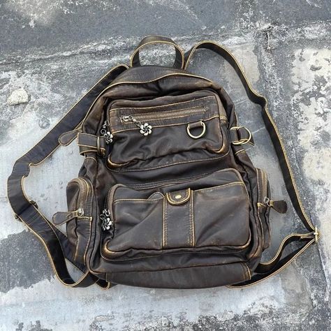 Vintage Backpacks Aesthetic Grunge, Old Backpack Aesthetic, Green Backpacks For School, Vintage Backpacks Aesthetic, 70s Backpack, Backpacks Aesthetic, Grunge Backpack, Backpacks For High School, Old Backpack