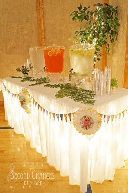 Reception Drink Station, Vintage Wedding Reception Tables, Lds Wedding Reception, Lds Weddings Reception, Wedding Drinks Reception, Vintage Shabby Chic Wedding, Drink Stations, Vintage Wedding Reception, Reception Drink