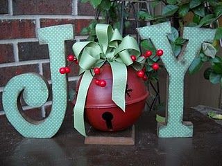 JOY Christmas decoration Deco Champetre, Christmas Tablescape, 3d Christmas, Jingle Bell, Noel Christmas, Merry Little Christmas, Holiday Diy, Bellini, Christmas Deco