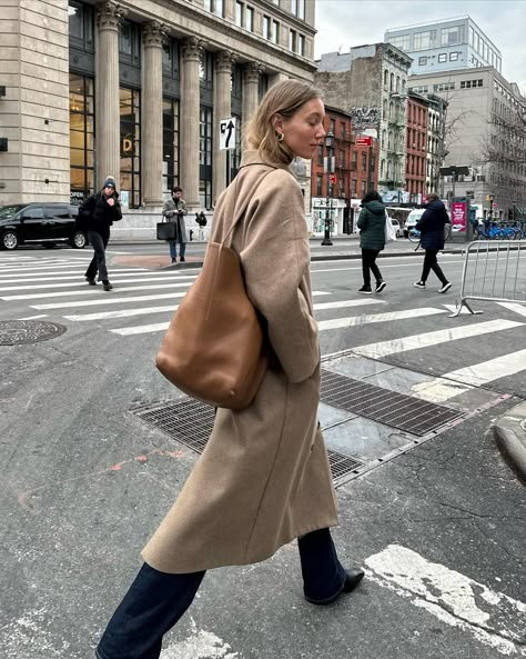 Amalie Moosgaard Nielsen (@amaliemoosgaard) • Instagram photos and videos Amalie Moosgaard, French Girl Chic, Morning Commute, Autumn Style, Fall Fits, Mood Board Fashion, In The Bag, Cold Weather Outfits, Winter Aesthetic