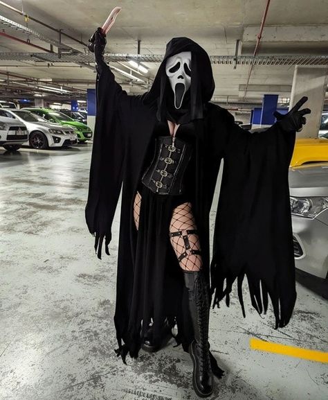 Scream Halloween Costume, Ghostface Costume, Scream Outfits, Goth Halloween Costume, Scream Costume, Horror Halloween Costumes, Classy Halloween Costumes, Scream Halloween, Horror Costume