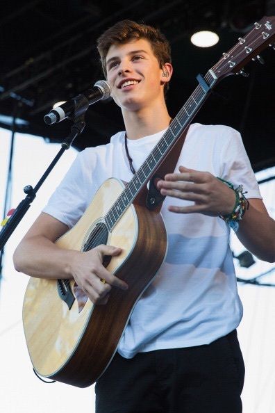 Imagen de shawn mendes Shawn Mendes Eyes, Shawn Mendes Stitches, Shawn And Camila, Shawn Camila, Infinity Sign, Magcon Boys, Moms Favorite, Something Big, This Boy