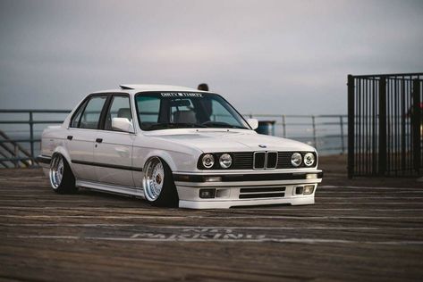 BMW E30 3 series white slammed 325i E30, E30 Bmw, Winter Driving, Stance Cars, Bmw 325i, Car Inspiration, Bmw E30, Tuner Cars, Bmw E36