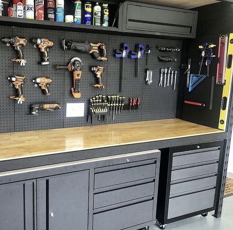 Modern Garage Workshop, Tool Room Ideas, Basement Workshop Ideas, Garage Shop Layout, Small Workshop Organization, Shed Workshop Ideas, Workshop Organization Ideas, Garage Work Station, Garage Workstation