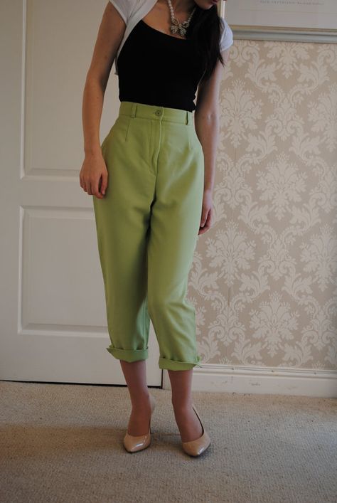 Clam digger, pedal pusher, Capri pants Peddle Pushers Outfits, 60s Pants, Peddle Pushers, Disco Lemonade, Vintage Capri, Fifties Style, Curvy Clothes, Capri Outfits, Short Trousers