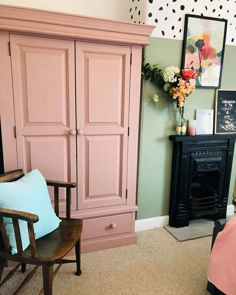 Frenchic❤Furniture Paint on Instagram: “Sometimes the simplest of upcycles make the BIGGEST impact. Frenchic Fan Forum member Katherine Rayment proves just that with her wow-…” Blush Wall Paint, Upcycled Wardrobe, Pink Chalk Paint, Pine Wardrobe, Indoor Paint, Pink Wardrobe, Frenchic Paint, Blush Walls, Painted Wardrobe