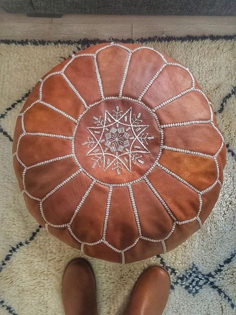 Ottoman Round, Ottoman Leather, Art Marocain, Moroccan Floor Pillows, Leather Pouf Ottoman, Moroccan Leather Pouf, Ottoman Pouf, Leather Footstool, Moroccan Leather