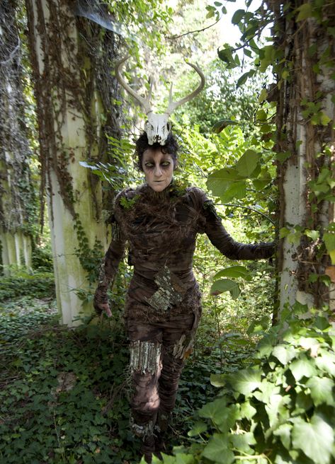 Southern Gothic Halloween | Elizabeth DeRamus Photography Forest Costume, Forest Sprite, Faerie Costume, Demon Costume, Halloween Outdoor, Diy For Men, Southern Gothic, Photography Portraits, Forest Creatures