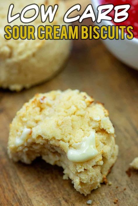 Baking With Sour Cream, Sour Cream Biscuits, Low Carb Biscuit, Sugar Free Jam, Keto Biscuits, Postre Keto, Cream Biscuits, Sour Cream Recipes, Drop Biscuits