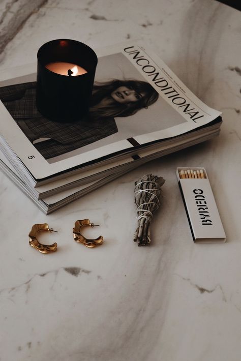 the marble table of my dreams Flat Lay Inspiration, Glam Aesthetic, Vintage Parisian, Flat Lay Photos, Flatlay Styling, Marble Wallpaper, Flat Lay Photography, The Marble, Marble Table