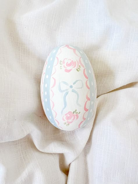 Cute Egg Painting Ideas, Easter Egg Inspo Aesthetic, Painted Easter Eggs Easy, Aesthetic Easter Egg Designs, Heirloom Easter Eggs, Easter Eggs Ideas Aesthetic, Pretty Easter Eggs, Painted Egg Ideas, Easter Egg Designs Aesthetic