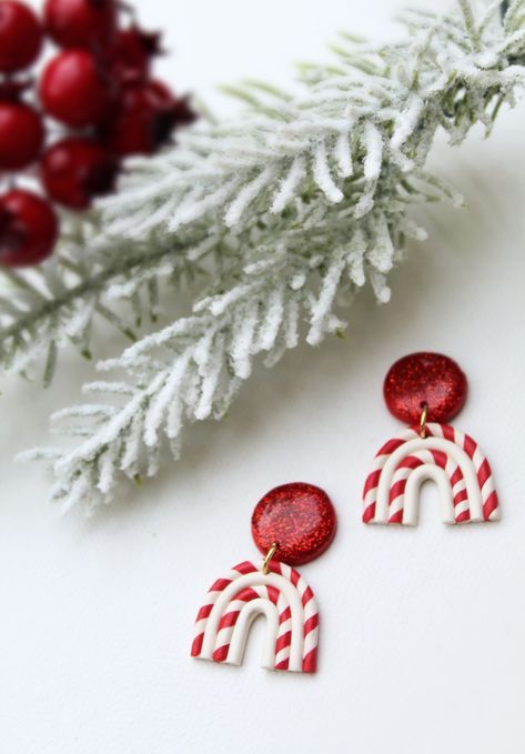 Candy Cane Polymer Clay Earrings, Christmas Fimo Earrings, Poly Clay Christmas Earrings, Snow Globe Clay Earrings, Clay Earring Christmas, Clay Earrings Diy Ideas Christmas, Polymer Clay Earring Christmas, Polymer Clay Christmas Tree Ornaments, Polymer Earrings Christmas