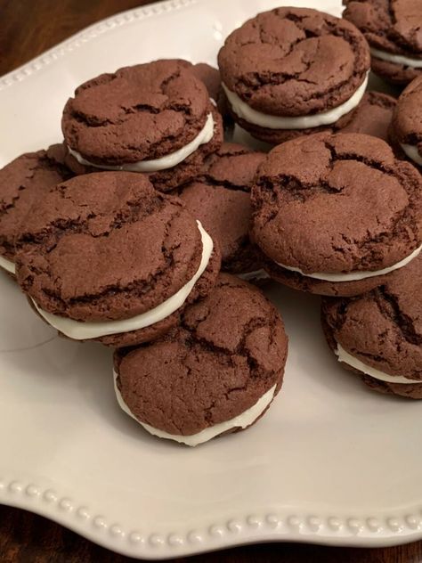 Aesthetic Cookies, Oreo Desserts, Chocolate Sandwich, Chocolate Sandwich Cookies, Think Food, Homemade Chocolate, Food Obsession, Cafe Food, Chocolate Cookies